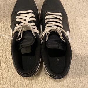 Nike Dunks Low Retro “Panda” size 11